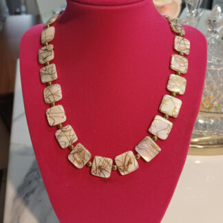 Κομψό κολιέ από φίλντισι